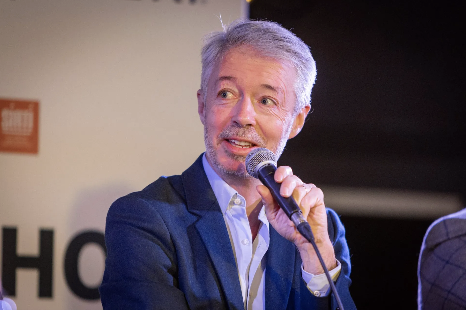 Charles-Emmanuel Bon, président de l’association Ensemble pour le DAB+, pilote un ambitieux plan de promotion pour faire connaître la radio numérique en France. Objectif : sensibiliser grand public, distributeurs et constructeurs automobiles à un format encore trop peu identifié.