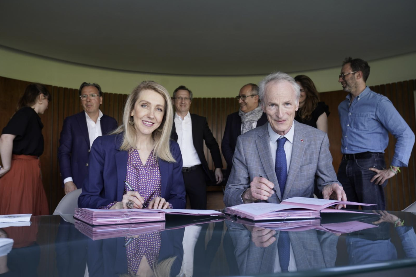 Lundi 28 avril 2025, Sibyle Veil, Présidente-directrice générale de Radio France, et Jean-Dominique Senard, Président du conseil d’administration de Renault Group, ont signé une collaboration entre les deux groupes français.