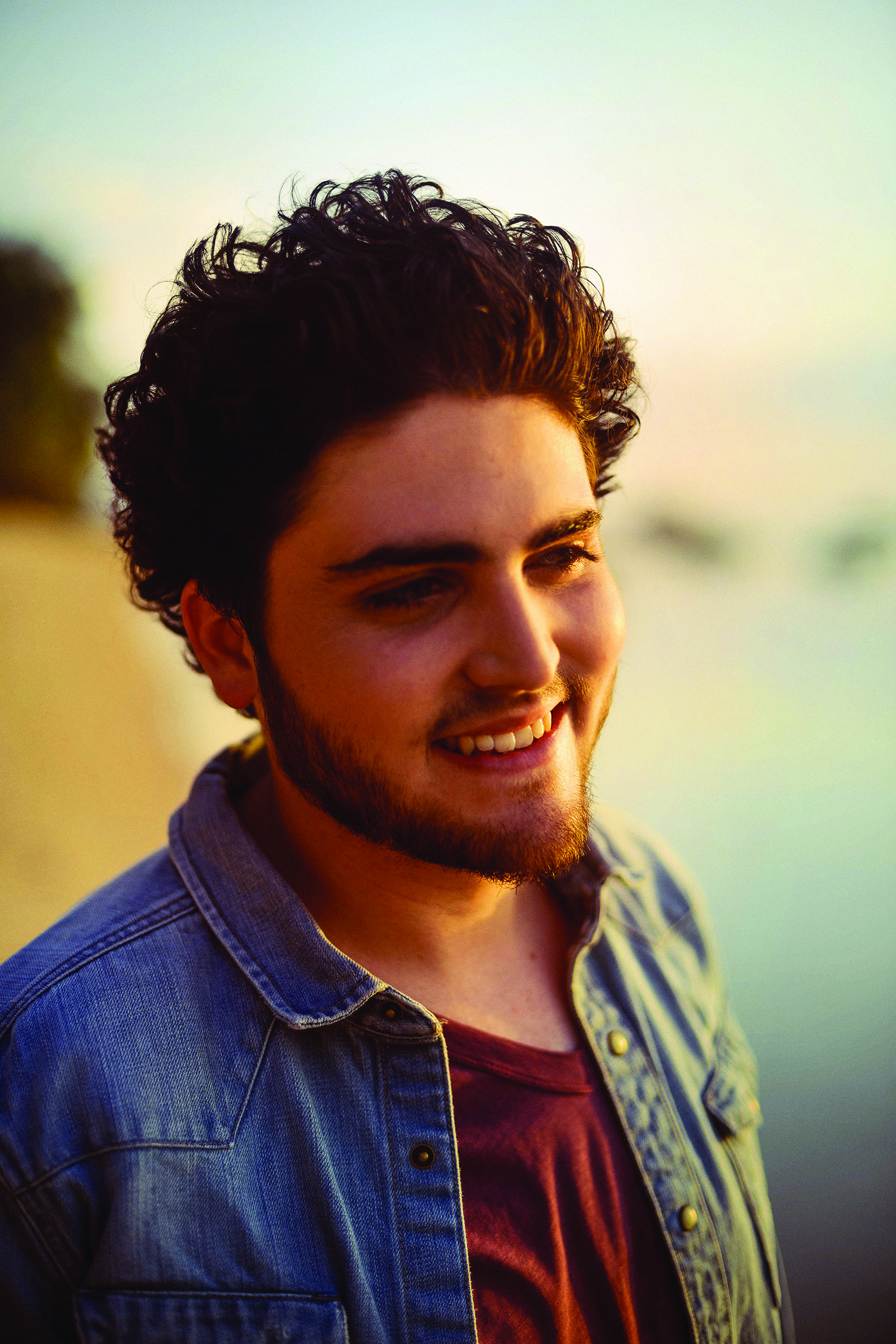 Jeune chanteur périgourdin de 22 ans, Thibault Gaudillat dit TIBZ est l’auteur du 1er single "On n’est pas bien là ?", hymne fédérateur sorti en 2015