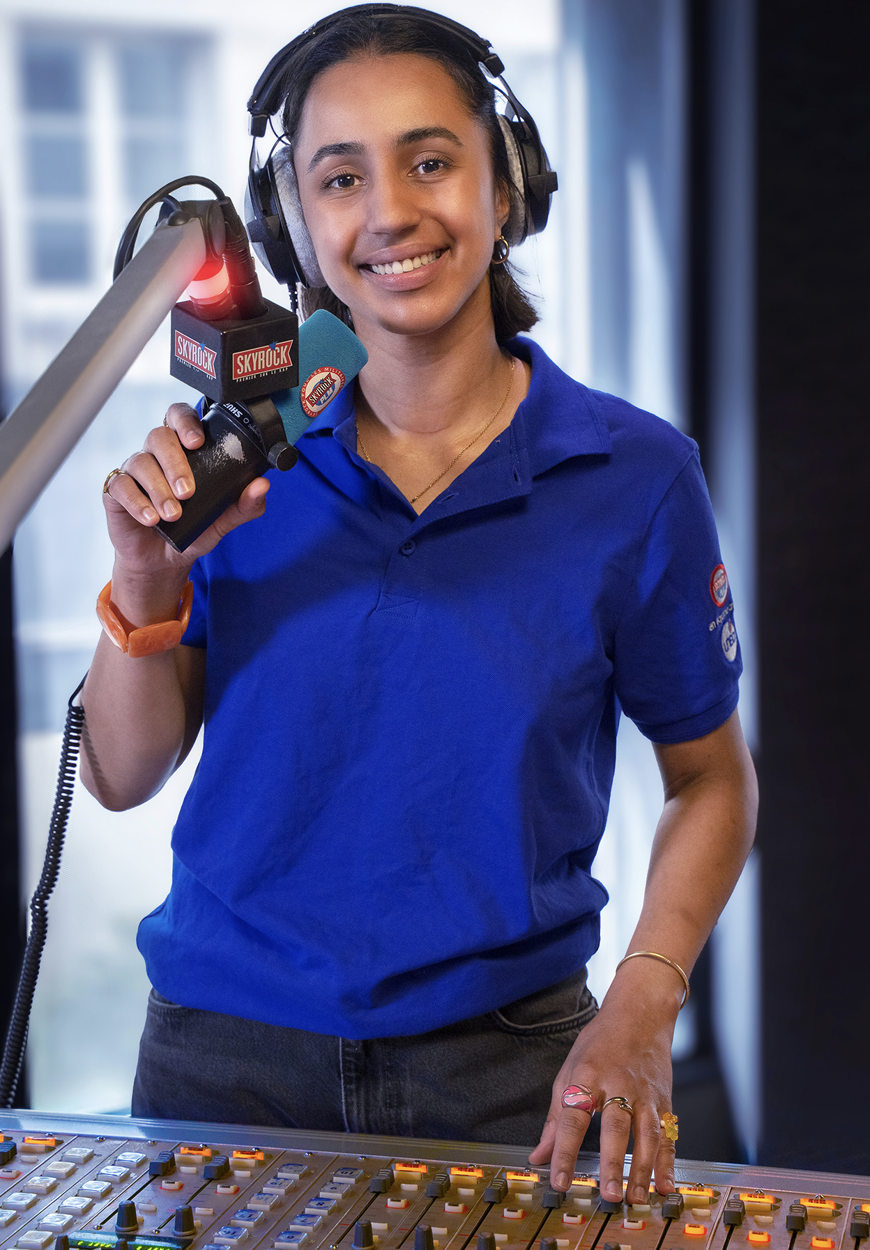 Ivoire, nouvelle voix de la matinale sur Skyrock PLM. Une recrue engagée qui renforce le lien entre la jeunesse et l’univers de la Défense.