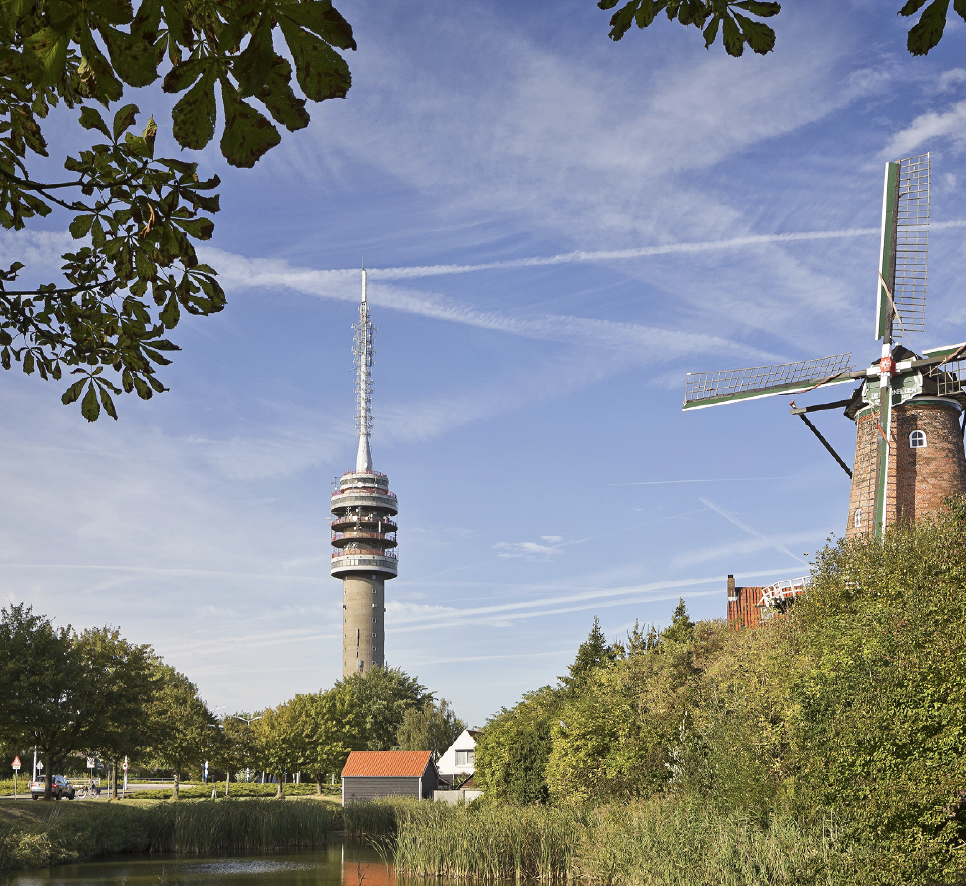 Aux Pays-Bas, les infrastructures de diffusion comme la tour de transmission d'IJsselstein illustrent l’importance stratégique du réseau FM. En 2024, Broadcast Partners y a déployé 61 émetteurs Ecreso et plus de 50 codecs APT dans le cadre d’une modernisation à l’échelle nationale