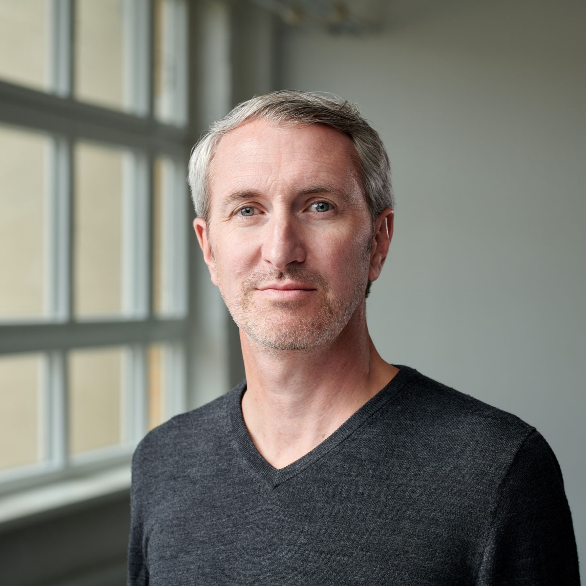 Alexis Hue, fondateur d’Audiotiq et auteur de "Radio’s Digital Transformation Playbook", défend une vision pragmatique de la mutation numérique des radios. Son approche met l’accent sur la méthode, la culture et les talents, plus que sur les seuls outils technologiques.