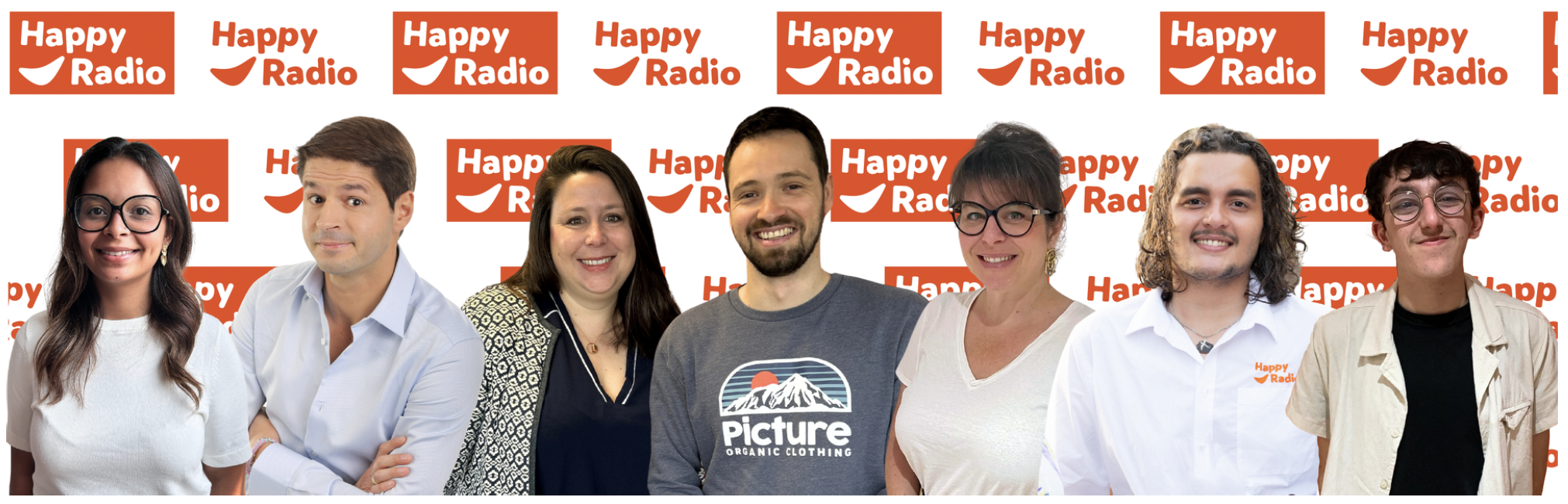 L’équipe Happy Radio (de gauche à droite) : Orlane Brasier (commerciale), Evan Giguet (animateur), Marine Garel (journaliste), Arthur Leroux (animateur et journaliste), Elise Princeaud (responsable commerciale), Corentin Mazeau (animateur technicien réalisateur) et Ronan Legemble (animateur technicien réalisateur).