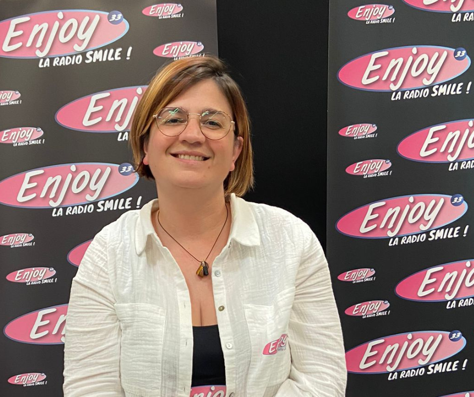 Olivia de Amorin, conseillère commerciale chez Enjoy33, affiche trois ans d’expérience dans la vente radio. En 2024, elle a réalisé un chiffre d’affaires personnel de 163 100 €, en progression de 15 % sur un an.