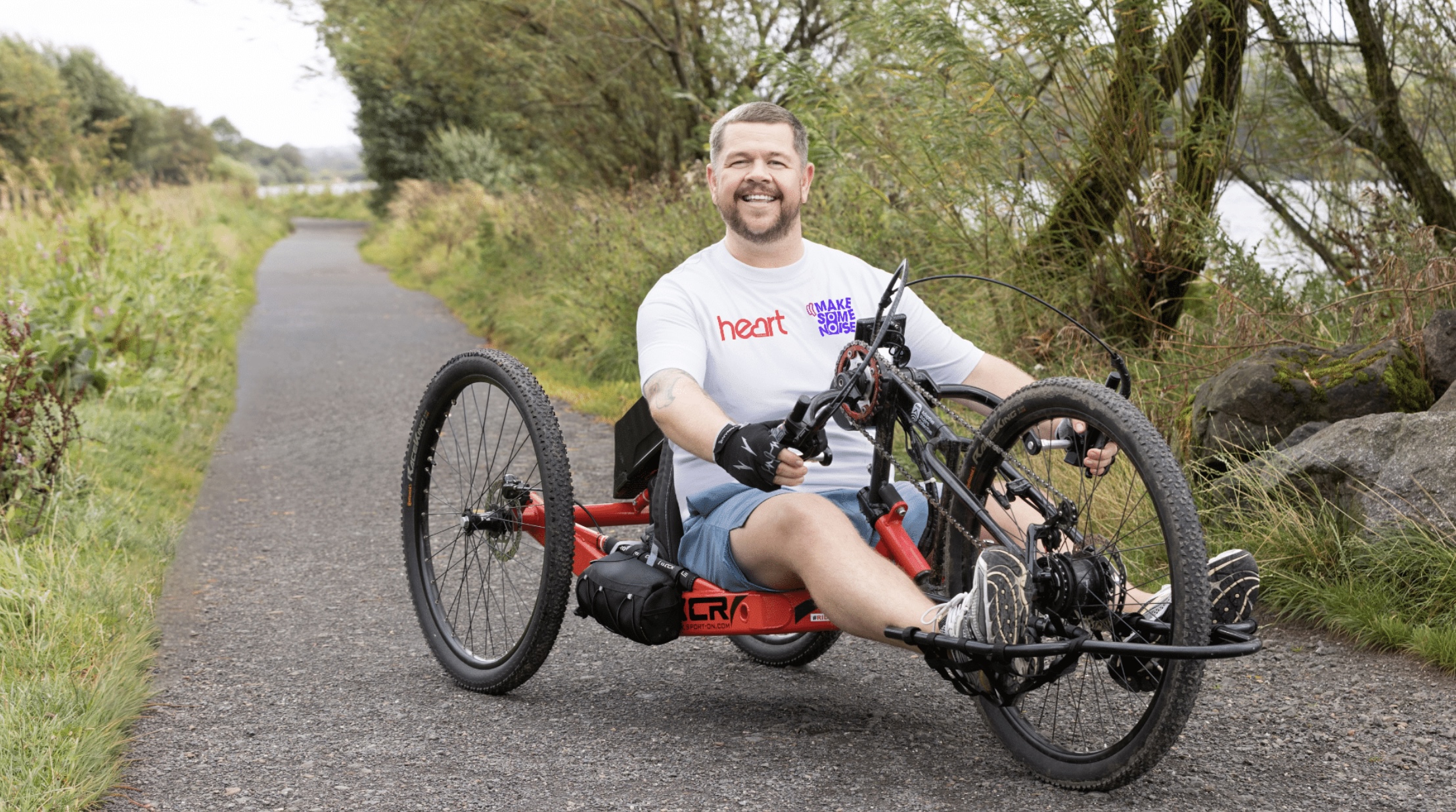 Grado, animateur de Heart Scotland Breakfast, enfourche son handcycle pour relier Aberdeen à Glasgow. Un défi de plus de 400 km en une semaine, au profit de "Global’s Make Some Noise".