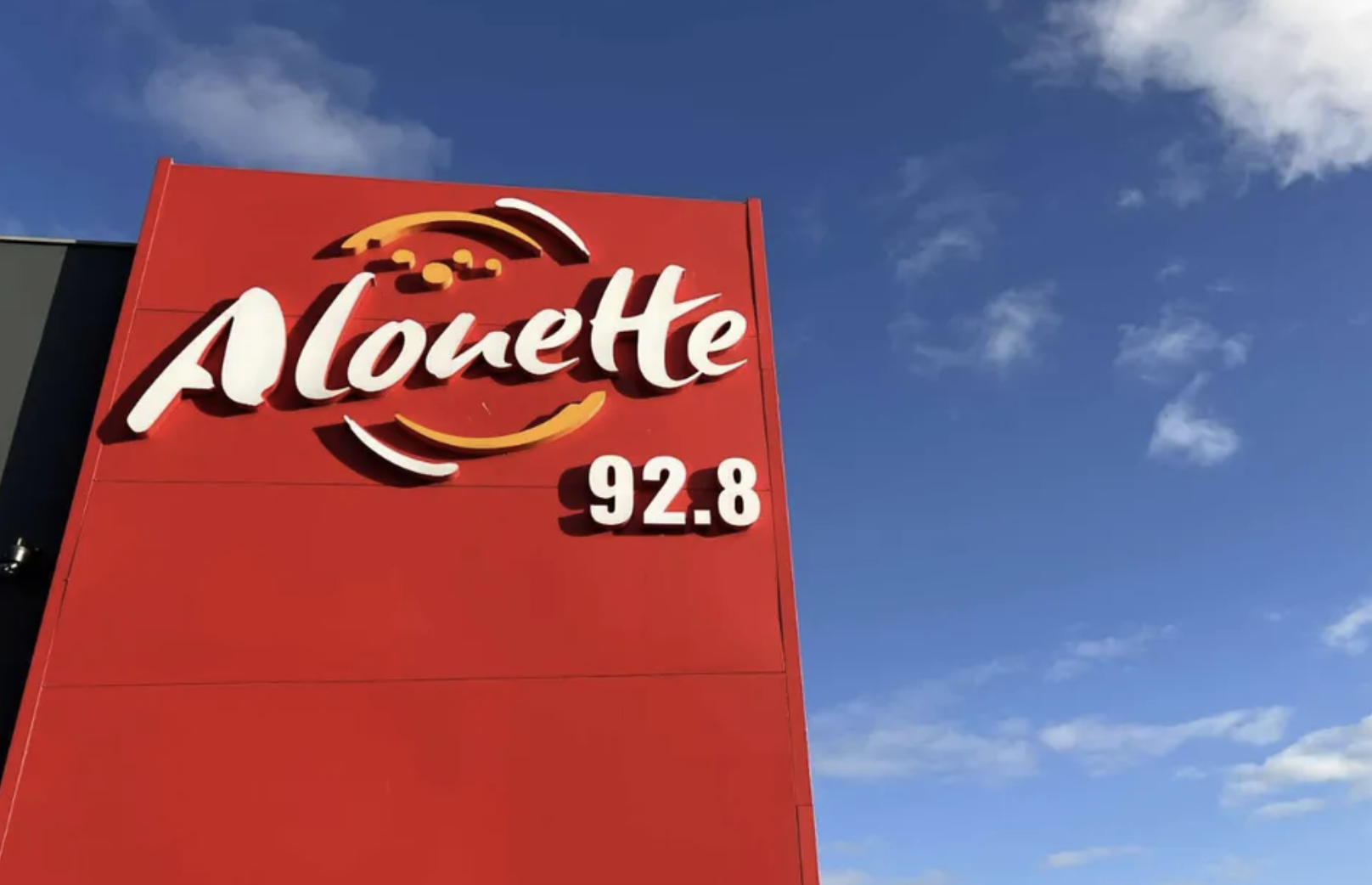 Le siège d’Alouette, dont le signal FM émis depuis Nantes a été capté à plus de 1 000 km, à Burriana, près de Valence, en Espagne. Crédit : Alouette DR – Laura Vergne.