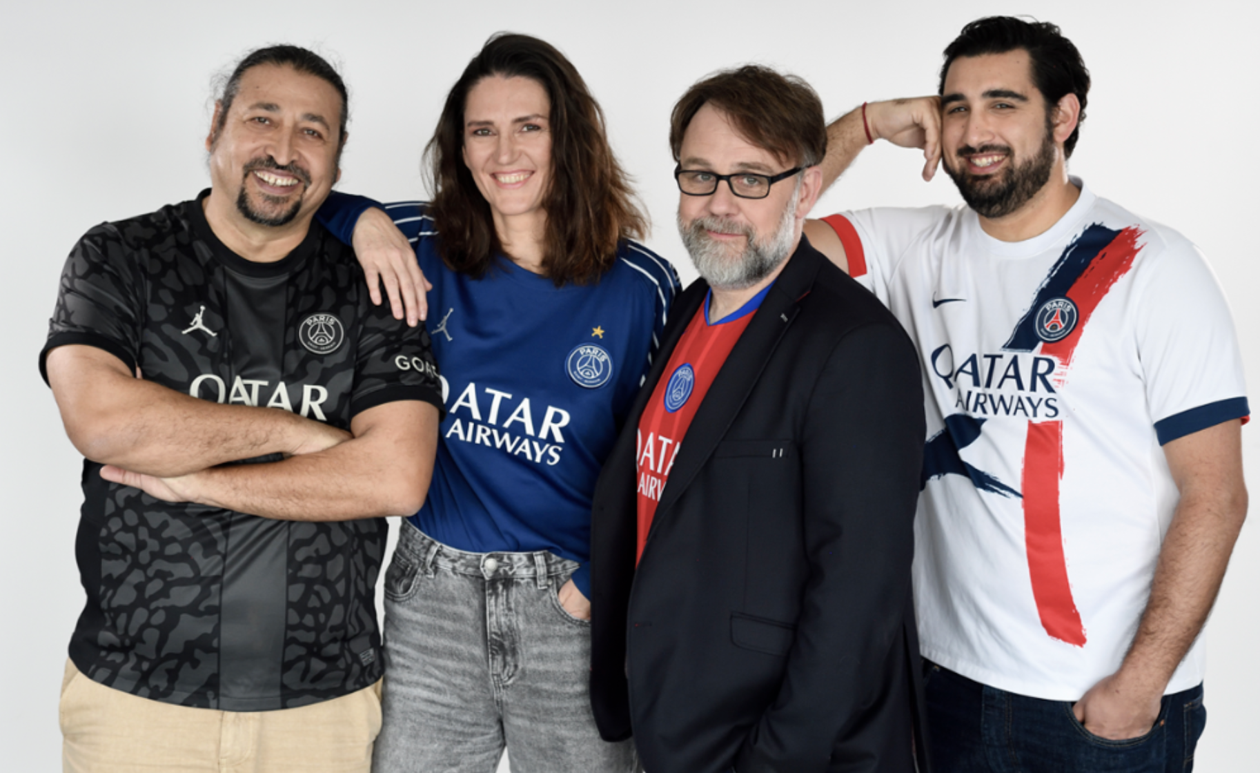 L’équipe éditoriale de la chaîne YouTube "100% PSG – ICI Paris Île-de-France" : Éric Rabesandratana, Pia Clemens, Bruno Salomon et Romain Beddouk. Crédit photo : Christophe Abramowitz pour Radio France