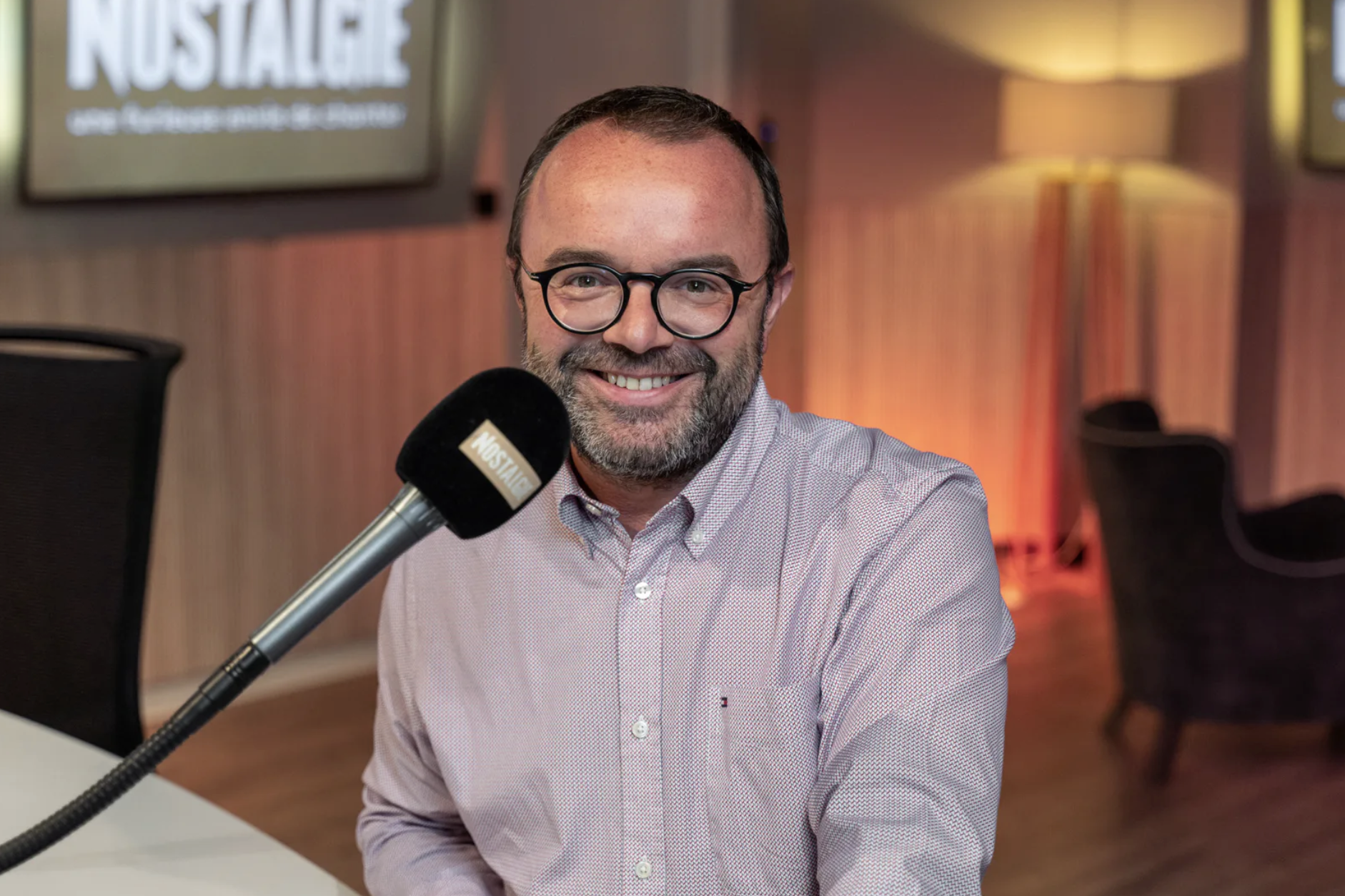 Jean-François Pottier, directeur des programmes de Nostalgie Belgique défend une approche créative et agile du jingle, laissant une large liberté aux animateurs tout en intégrant progressivement l’intelligence artificielle dans le travail de production.