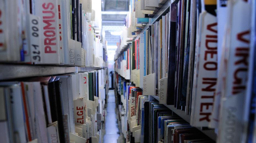 Tous les vinyles proposés à la vente seront exposés par lots les samedi 18 juin de 11h à 18h et dimanche 19 juin de 11h à 12h, avant l'ouverture de la vente © Christophe Abramowitz