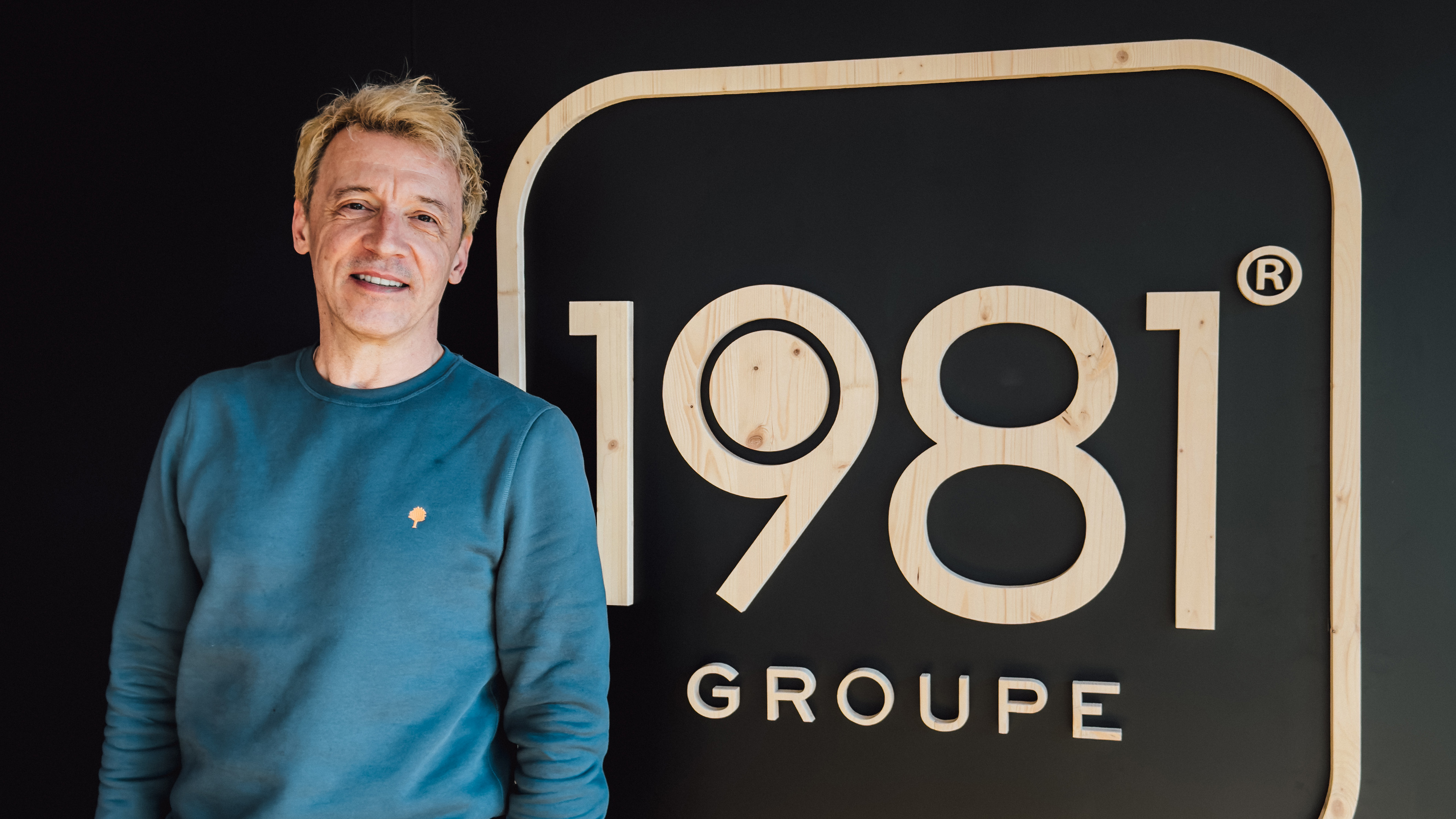 Emmanuel Curtil alerte sur les dangers de l’intelligence artificielle pour les comédiens de doublage et défend une voix humaine porteuse d’émotion. Comédien reconnu, il est aussi la voix antenne de Vibration et de Wit FM, deux radios du Groupe 1981.