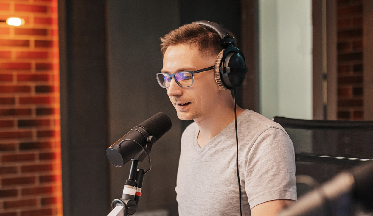 Infomaniak déploie une radio automatisée accessible sans compétence technique