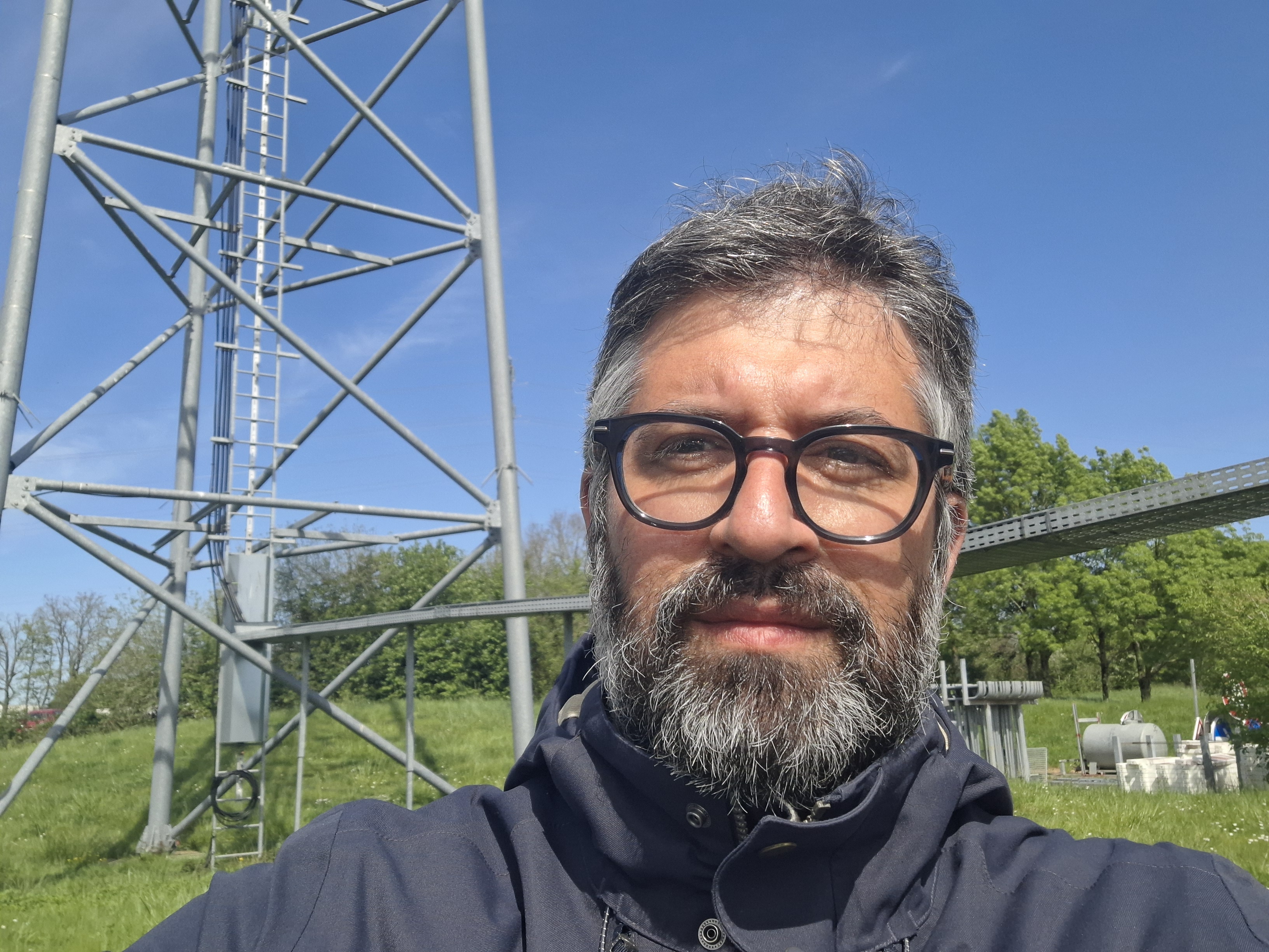 Lyonel Bernard : l'homme qui surveille les ondes