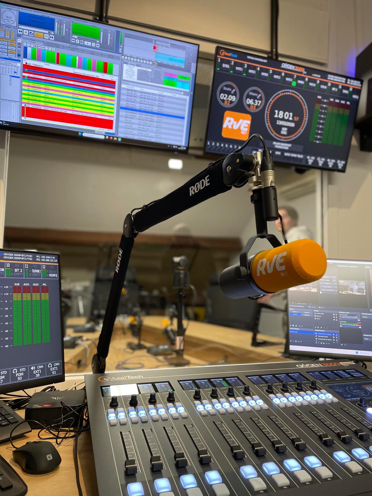 RVVS et RVE modernisent leurs studios avec Broadcast-associés