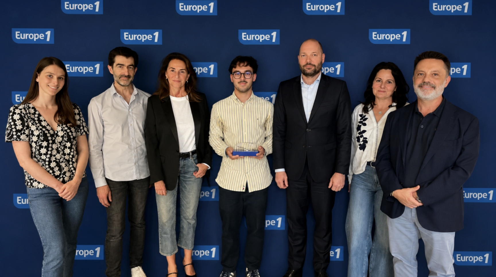 De gauche à droite : Ophélie Artaud, Christophe Charles, Constance Benqué, Marius Druart, Christophe Carrez, Katia Zembra, Sébastien Le Belzic © Europe 1