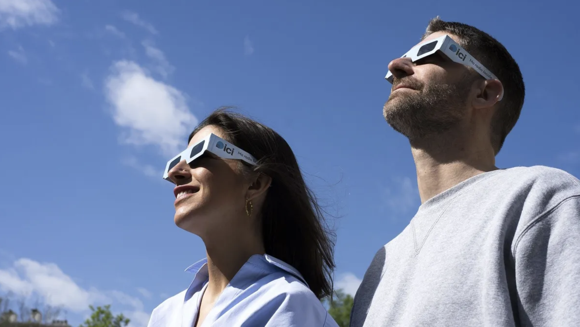 ICI Normandie distribuera gratuitement des lunettes d’observation à Dieppe et Bernay, du 3 au 7 août. © Radio France - Christophe Abramowitz