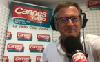 Philippe Muller informe chaque jour les auditeurs de Cannes Radio. © D.R.