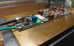 Prototype d'amplificateur RF 87 à 108 MHz de 1 500 à 1 900 watts à 80% de rendement sur toute la bande, composé du transistor BLF189XRB.