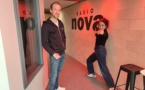 Armel Hemme et Sarah-Lou Bakouche entament leur deuxième saison en tandem à la matinale de Radio Nova. © Radio Nova. 