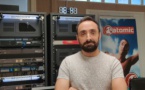 Jean-Marc Courrèges-Cénac dans les studios d’Atomic Radio, radio de catégorie A qu’il dirige depuis 17 ans. © Atomic Radio.