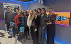  Les étudiants sélectionnés pour le programme de mentorat en journalisme de Bauer Media Audio visitent les studios de Greatest Hits Radio. Une occasion unique pour ces futurs journalistes de rencontrer l’équipe éditoriale et d’échanger avec des professionnels du secteur.