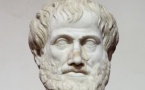 Aristote et ses vertus transposées au monde de la radio : le courage, la véracité, l’esprit enjoué, la générosité et la prudence. Buste d’Aristote, Palazzo Altemps (Rome). Domaine public / Wikimedia Commons.