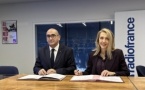 Laurent Nuñez, ministre de l’Intérieur, et Sibyle Veil, présidente-directrice générale de Radio France, ont signé le 15 octobre 2025 une nouvelle convention de partenariat. Cet accord réaffirme le rôle stratégique de la radio publique dans la diffusion des alertes et l’information des citoyens en cas de crise.