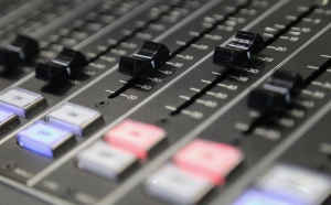 Devenez rédacteur-trice dans La Lettre Pro de la Radio