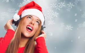 Marque de fabrique de la station, EST FM diffusera 36 heures de musique de Noël, du vendredi 24 décembre midi, jusqu’au lendemain minuit. © Asier Relampagoestudio/Freepik.