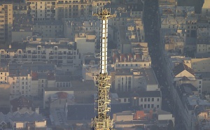 TDF installe une nouvelle antenne sur la Tour Eiffel