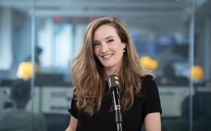 Solène Cressant, la voix qui tient la matinale quand la ville dort