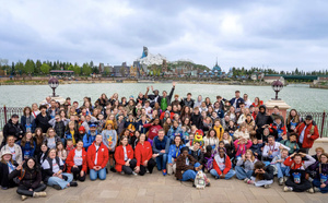 Le Nostalgie Magic Tour s’invite à Disneyland avec 150 enfants