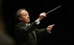 Emmanuel Krivine à la tête de l'Orchestre National de France