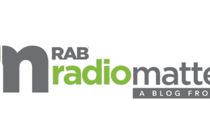 La radio transforme le tableau de bord en nouvel espace publicitaire
