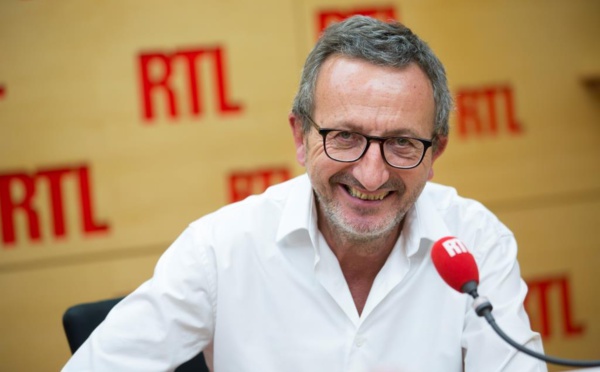 Le rire passe par la radio