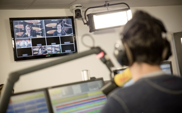 Les caméras envahissent les studios