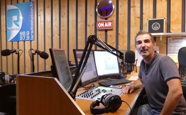 La radio aime prendre de l'altitude